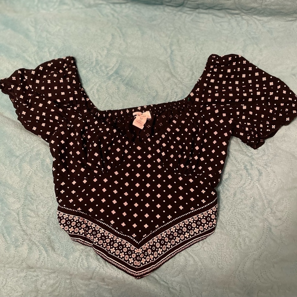CROP TOP Japna Asymmetrical Hem Puff Short Sleeves Black & White women’s size‎ M